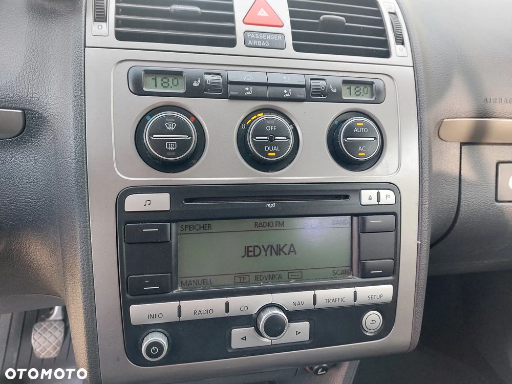 Volkswagen Touran - 4