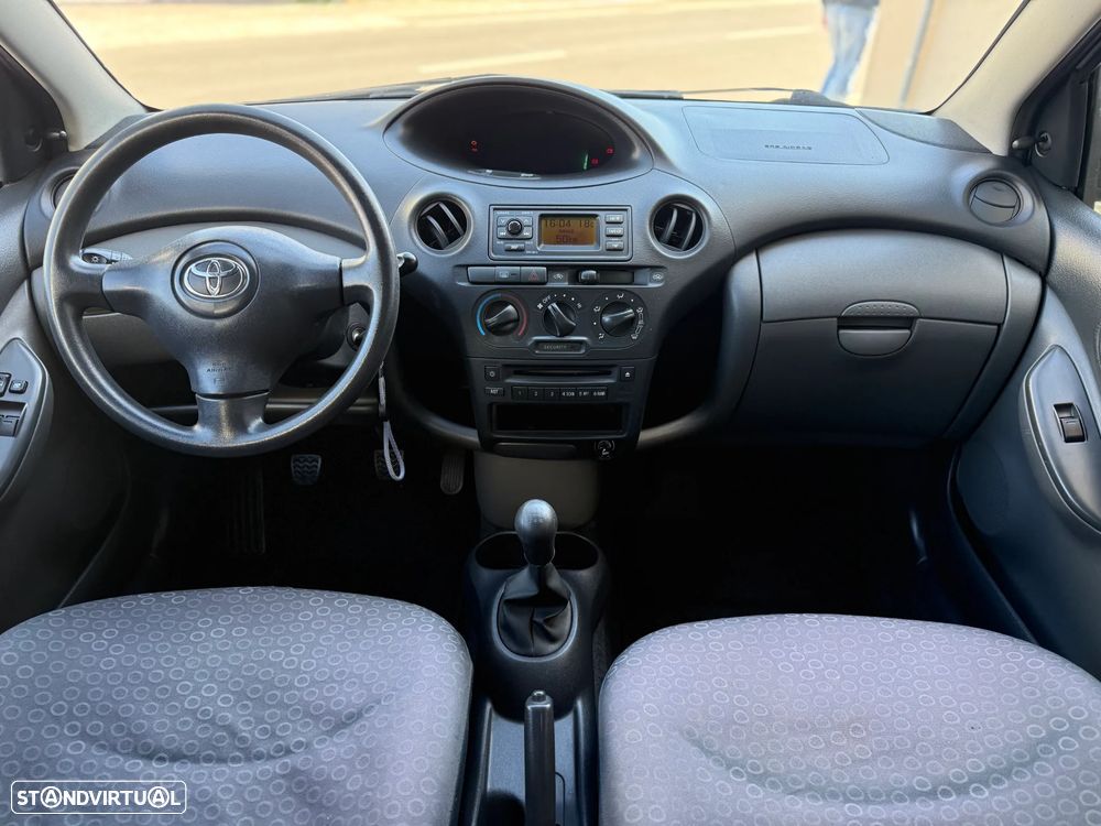 Toyota Yaris 1.0 Terra - 9