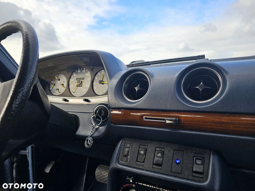 Mercedes-Benz W123 - 18