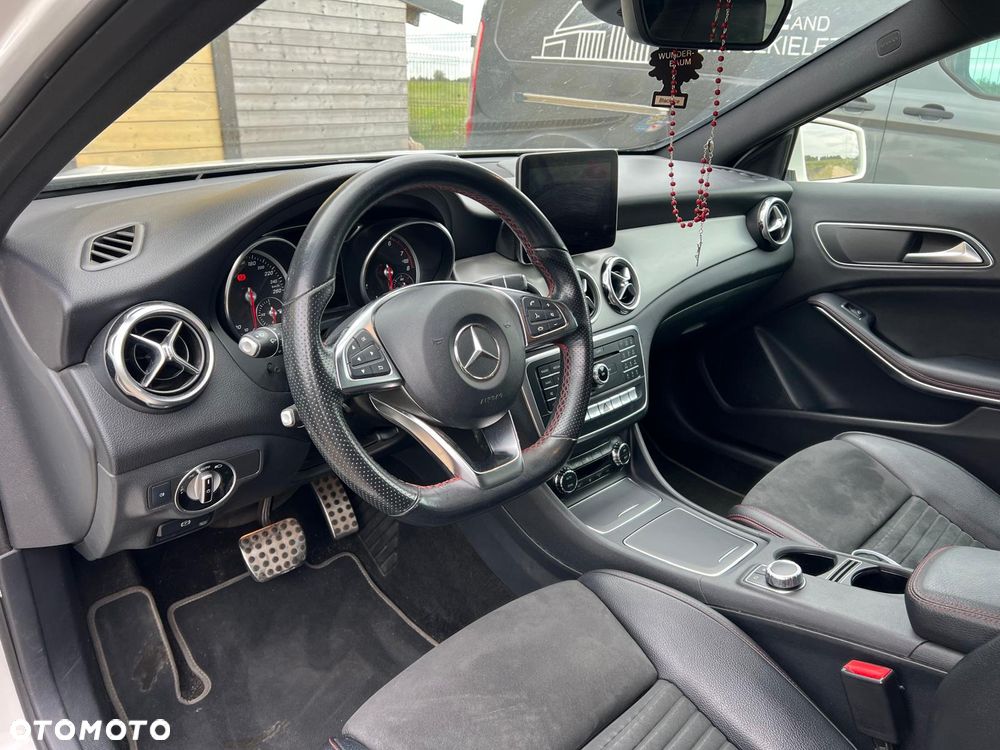 Mercedes-Benz GLA 200 7G-DCT AMG Line - 7