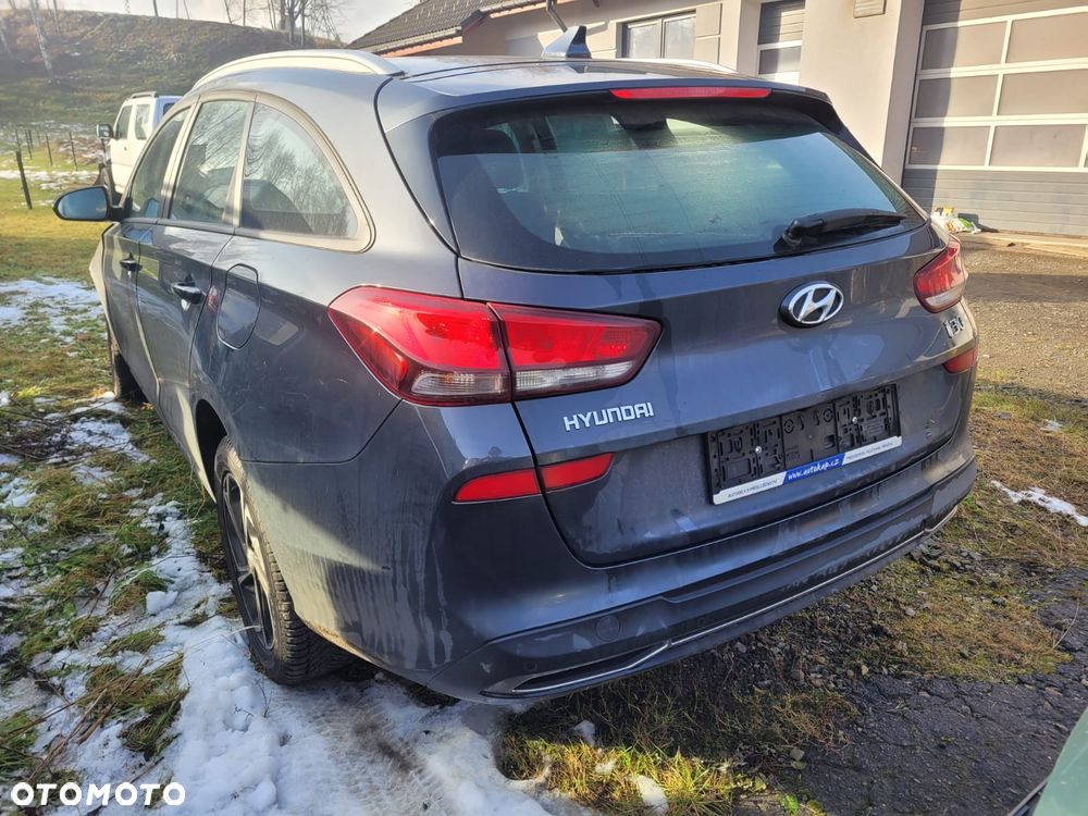 Hyundai i30 1.5 Intro - 1
