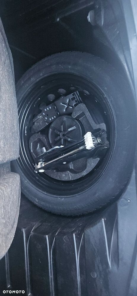 Mercedes-Benz Klasa C 180 Kompressor Automatik Avantgarde Sport Edition - 38