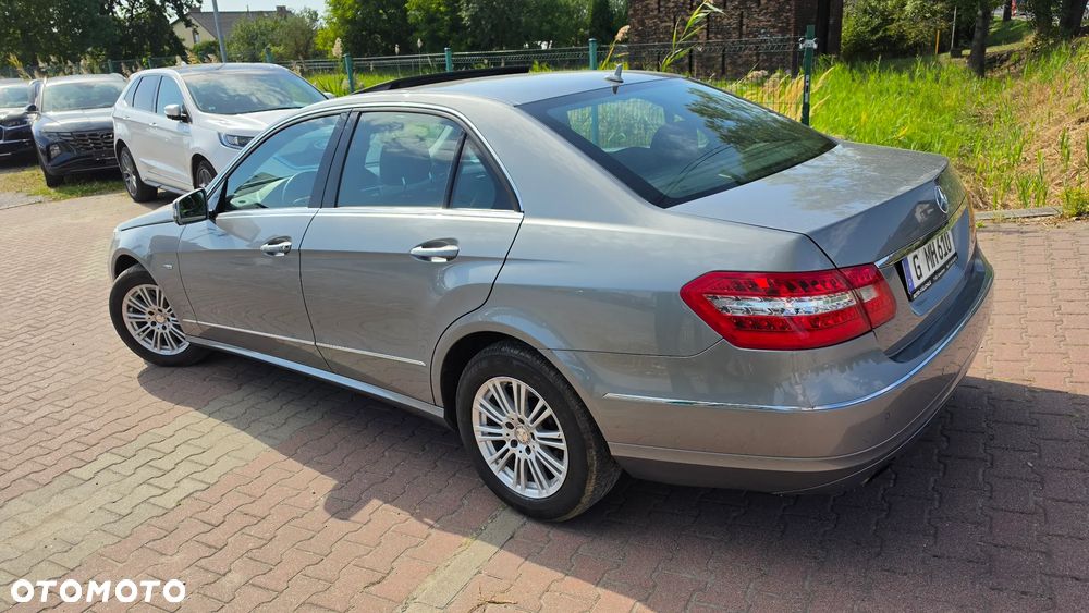Mercedes-Benz Klasa E 250 CGI BlueEFFICIENCY 7G-TRONIC Elegance - 25
