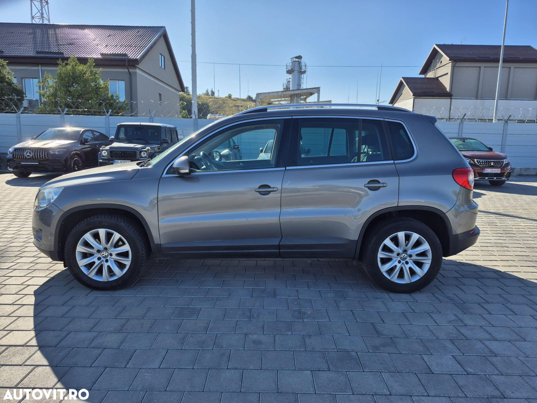 Volkswagen Tiguan - 2