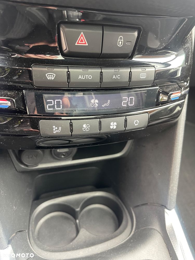 Peugeot 2008 1.2 VTi Allure - 25