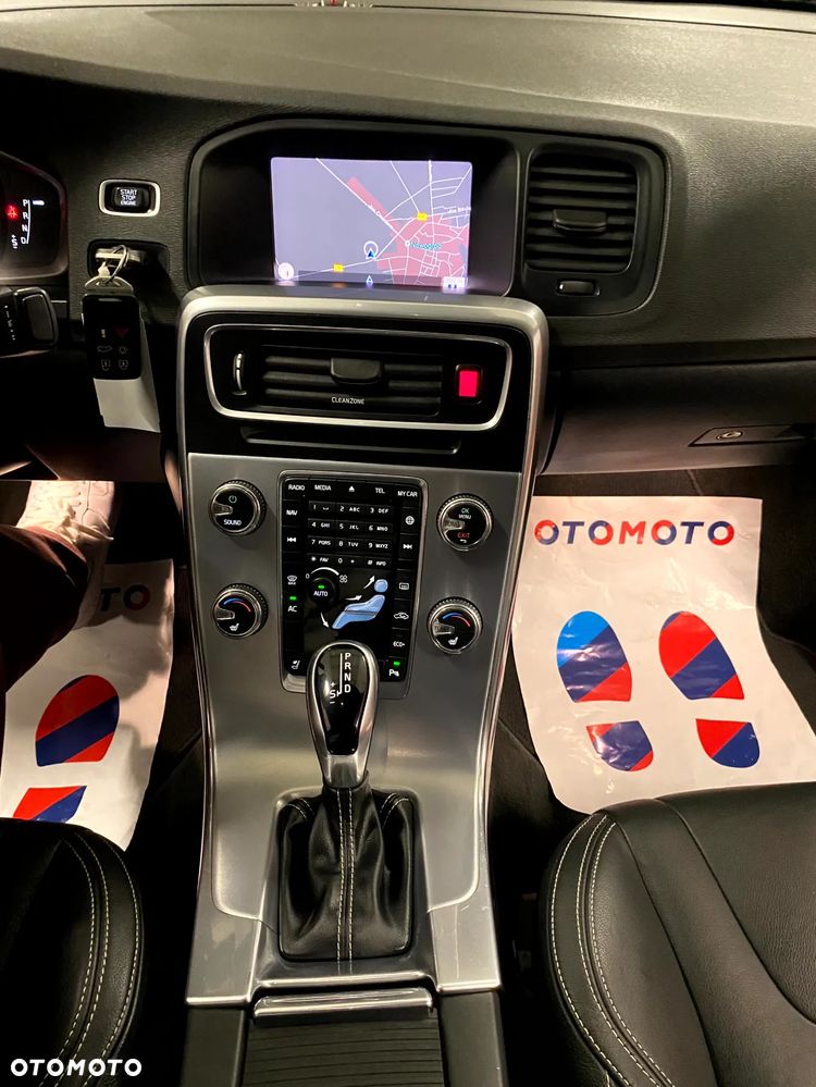 Volvo S60 D4 Geartronic Summum - 19