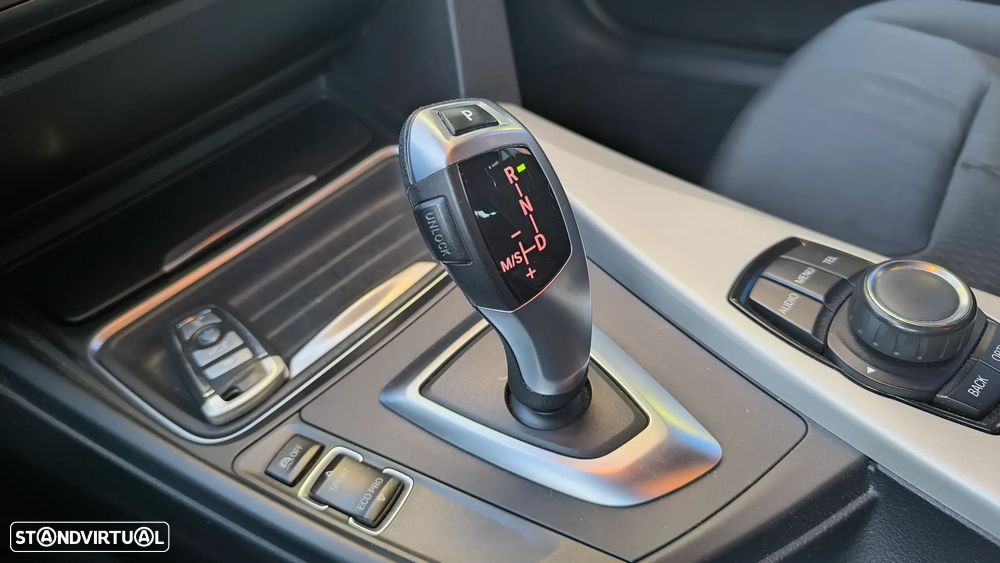 BMW 318 d Auto Line Luxury - 8