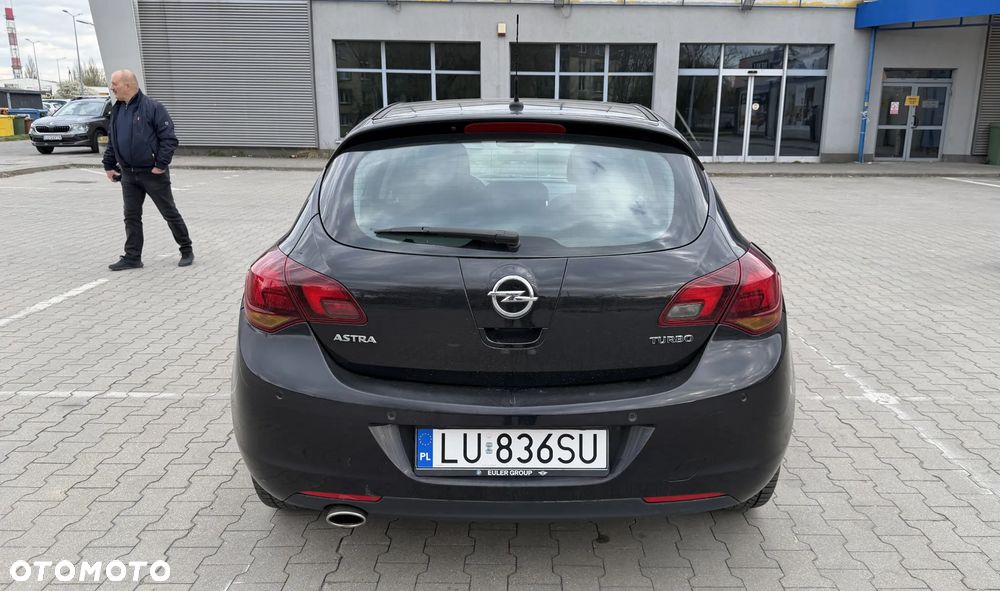 Opel Astra 1.6 Turbo - 4