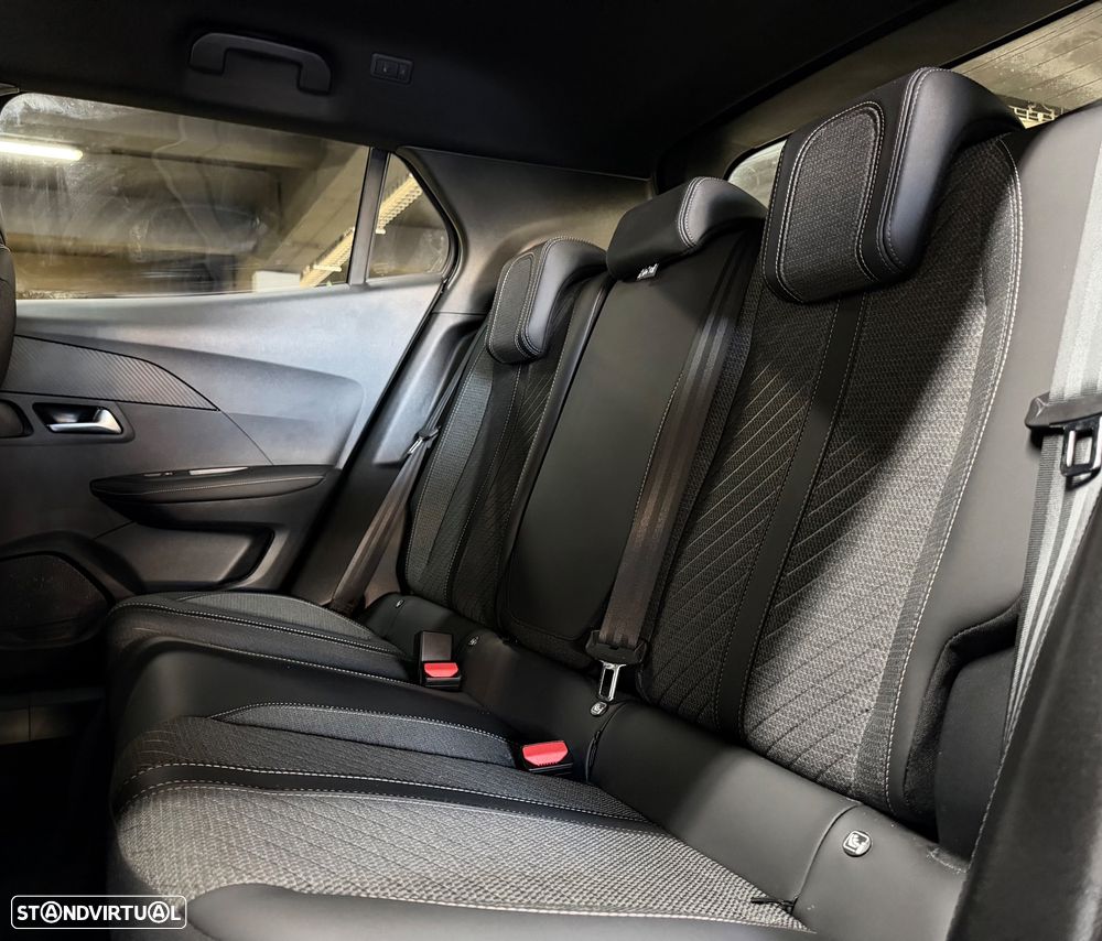 Peugeot 2008 Hybrid 145 e-DSC Allure - 31