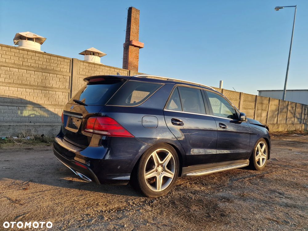 Mercedes-Benz GLE 350 d 4Matic 9G-TRONIC AMG Line - 3