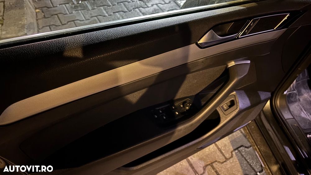 Volkswagen Passat Variant 2.0 TDI Highline - 12