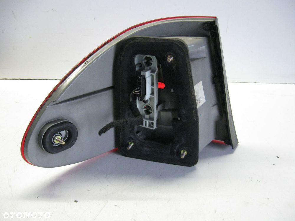 LAMPA PRAWA TYLNA TYŁ MERCEDES W211  # - 4