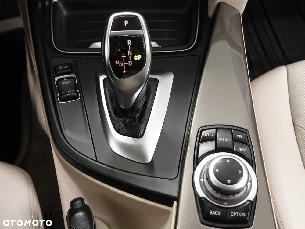 BMW Seria 3 320d xDrive Modern Line - 34