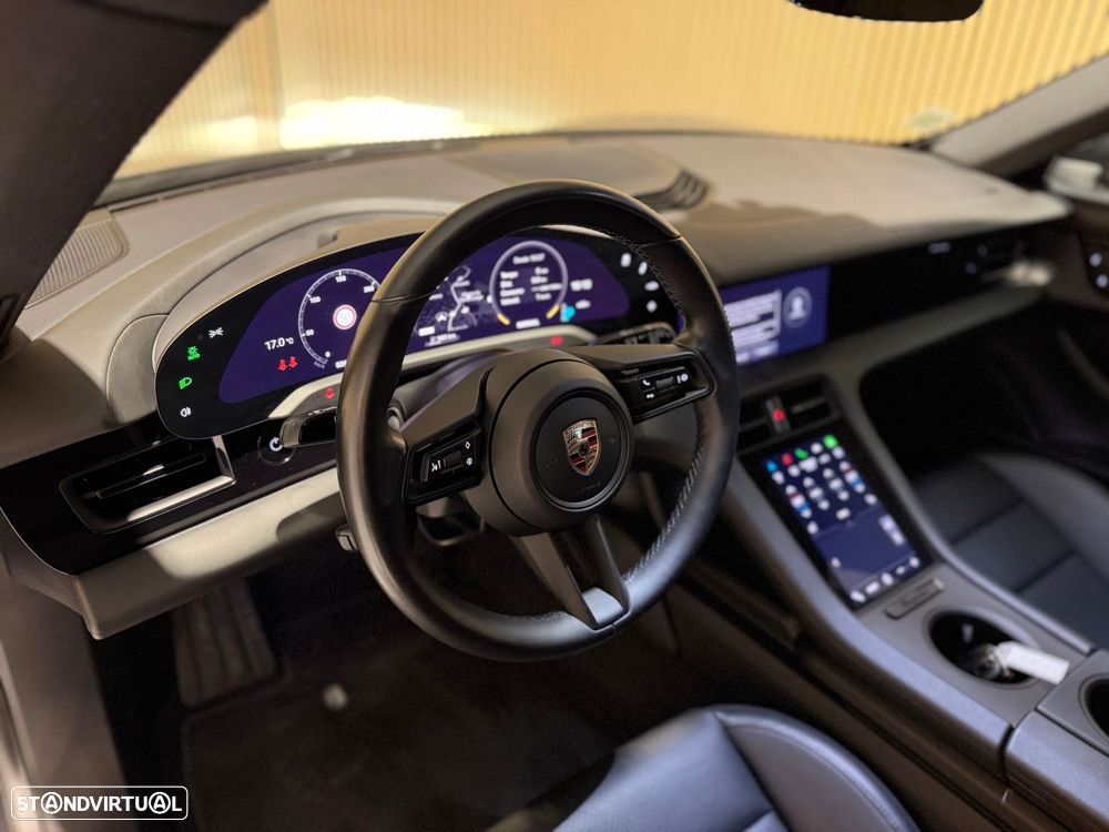 Porsche Taycan Cross Turismo 4 - 9