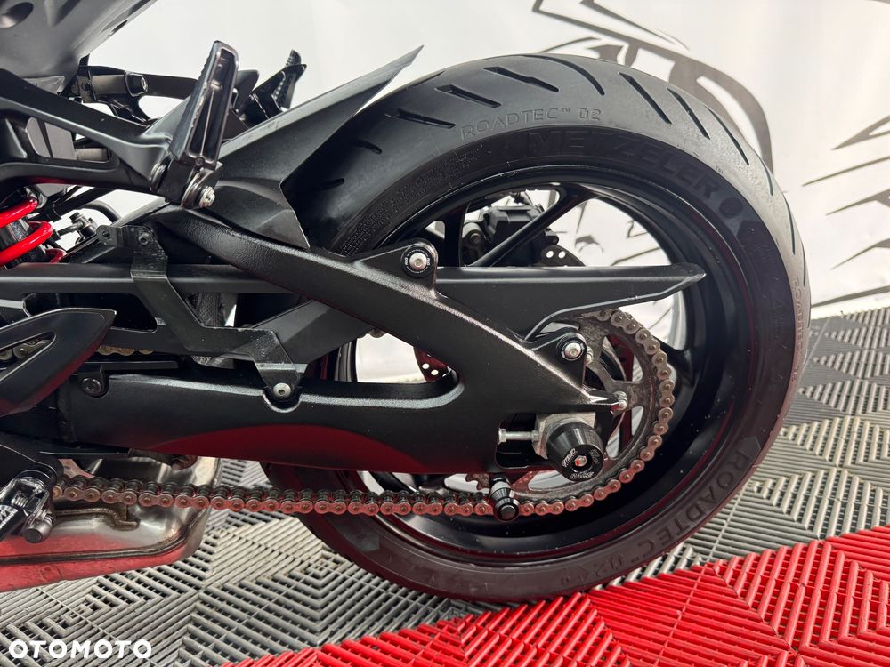 Suzuki GSX - 20