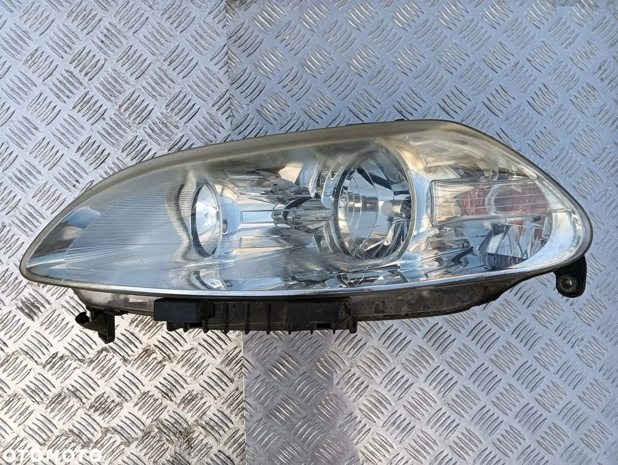 lampa lewy i prawy przód Fiat Croma II - 1