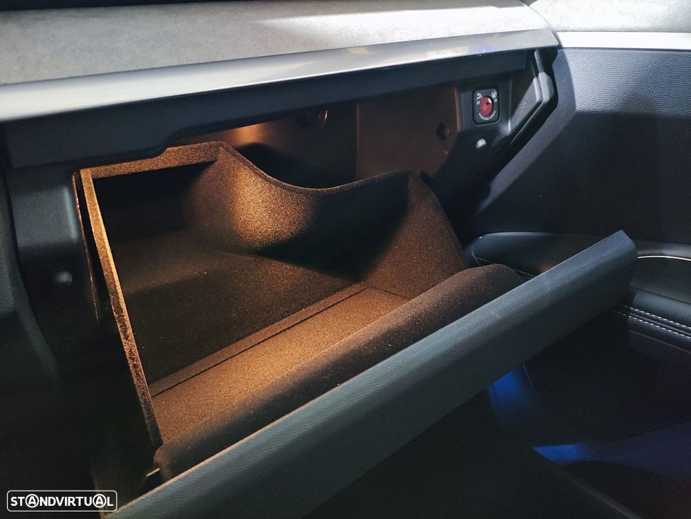 Peugeot 3008 1.6 Hybrid GT e-EAT8 - 29