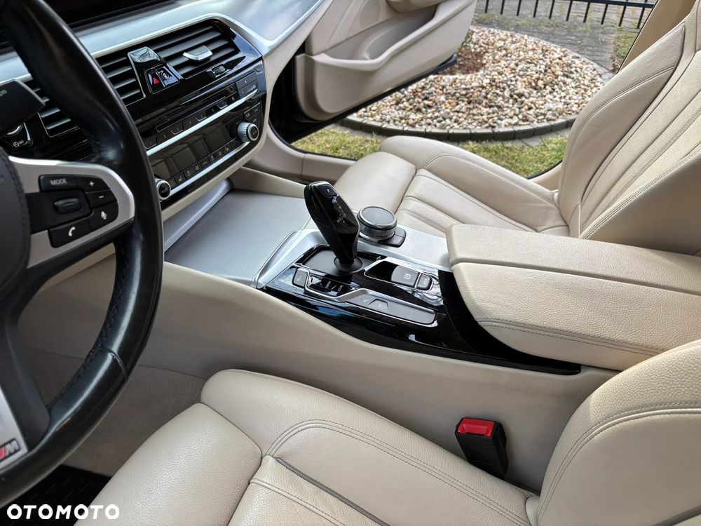 BMW Seria 5 520d M Sport - 14