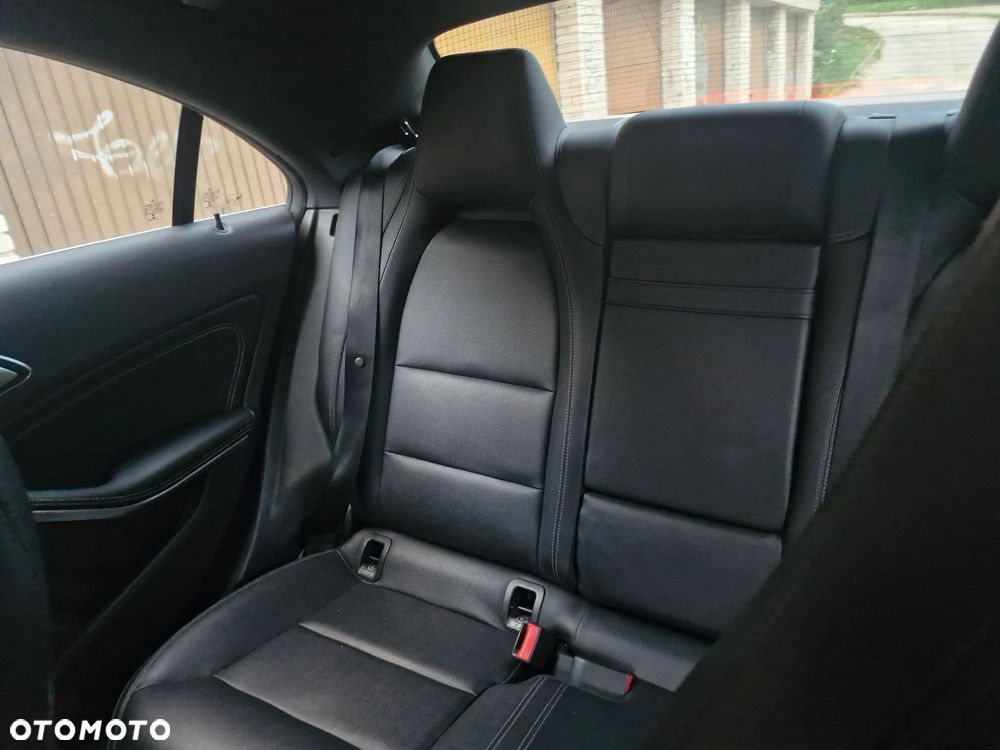 Mercedes-Benz CLA 250 4Matic 7G-DCT UrbanStyle Edition - 16