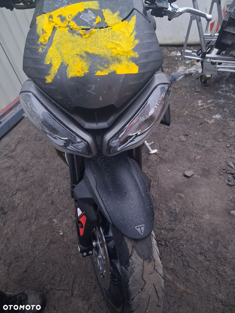 Triumph Street Triple - 11