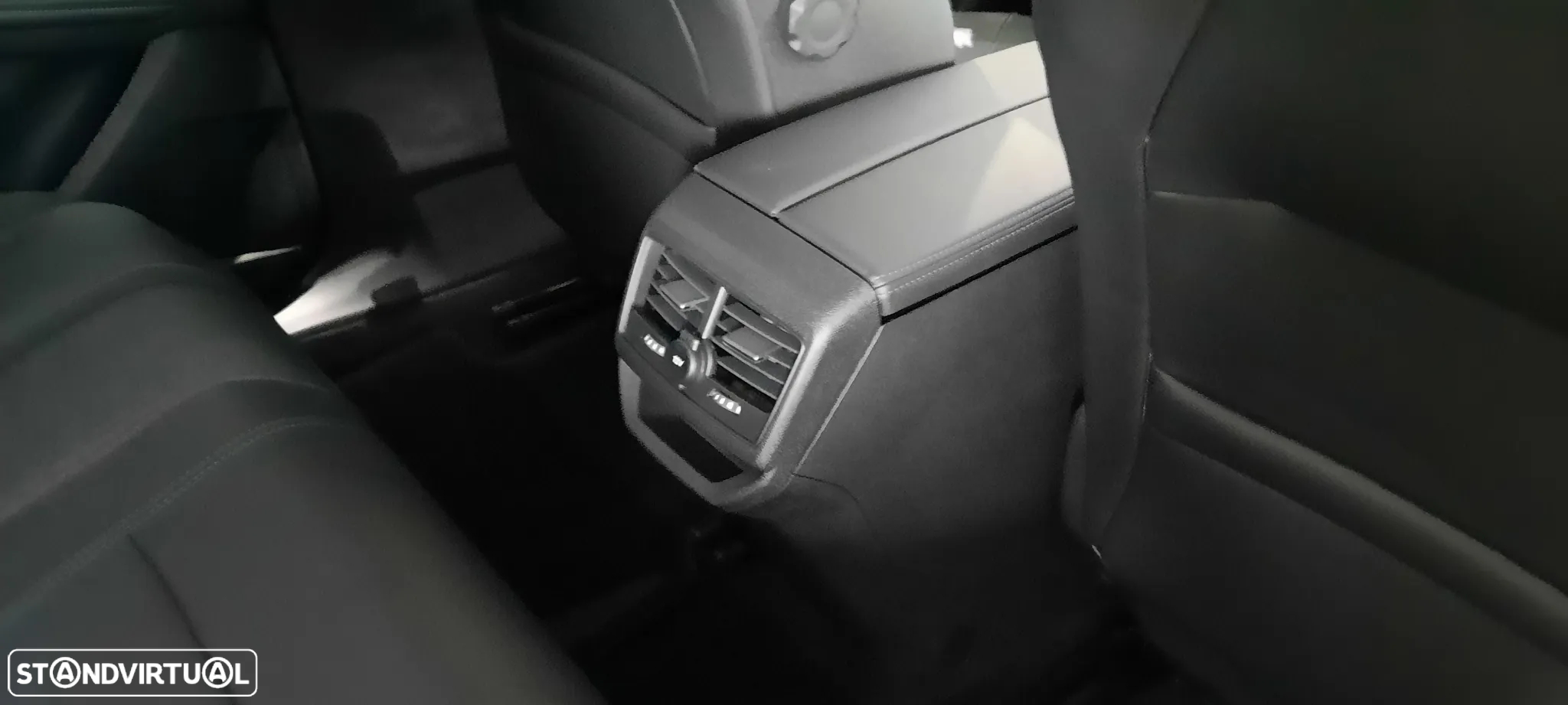 Peugeot 3008 1.6 Hybrid Allure Pack e-EAT8 - 36