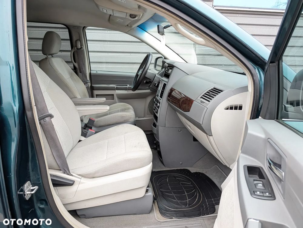 Chrysler Town & Country 3.3 LX - 8