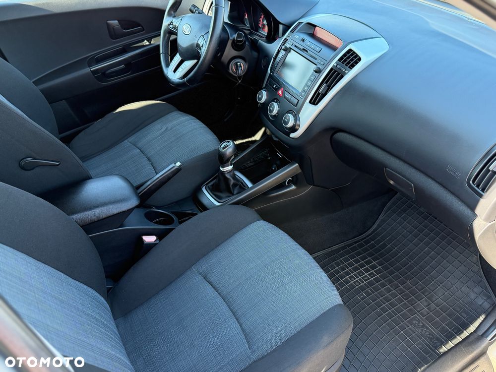 Kia Ceed - 24