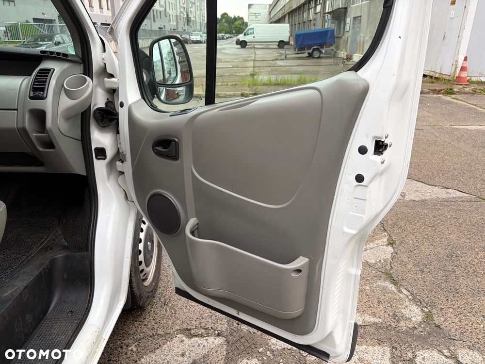 Renault Trafic - 16