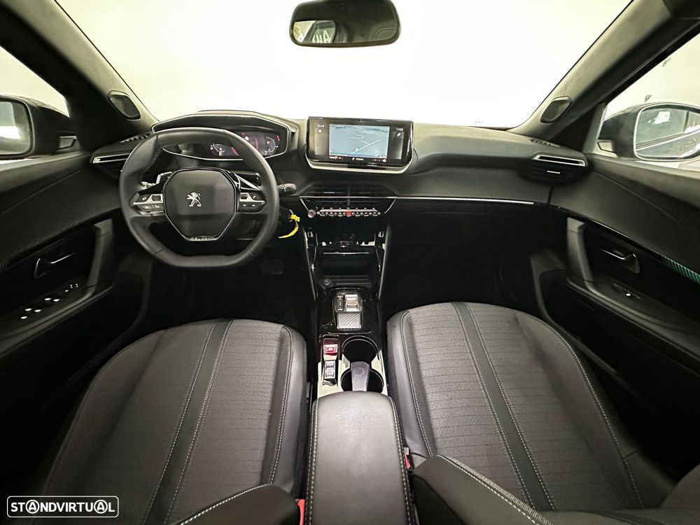 Peugeot 2008 1.2 PureTech Allure Pack EAT8 - 17