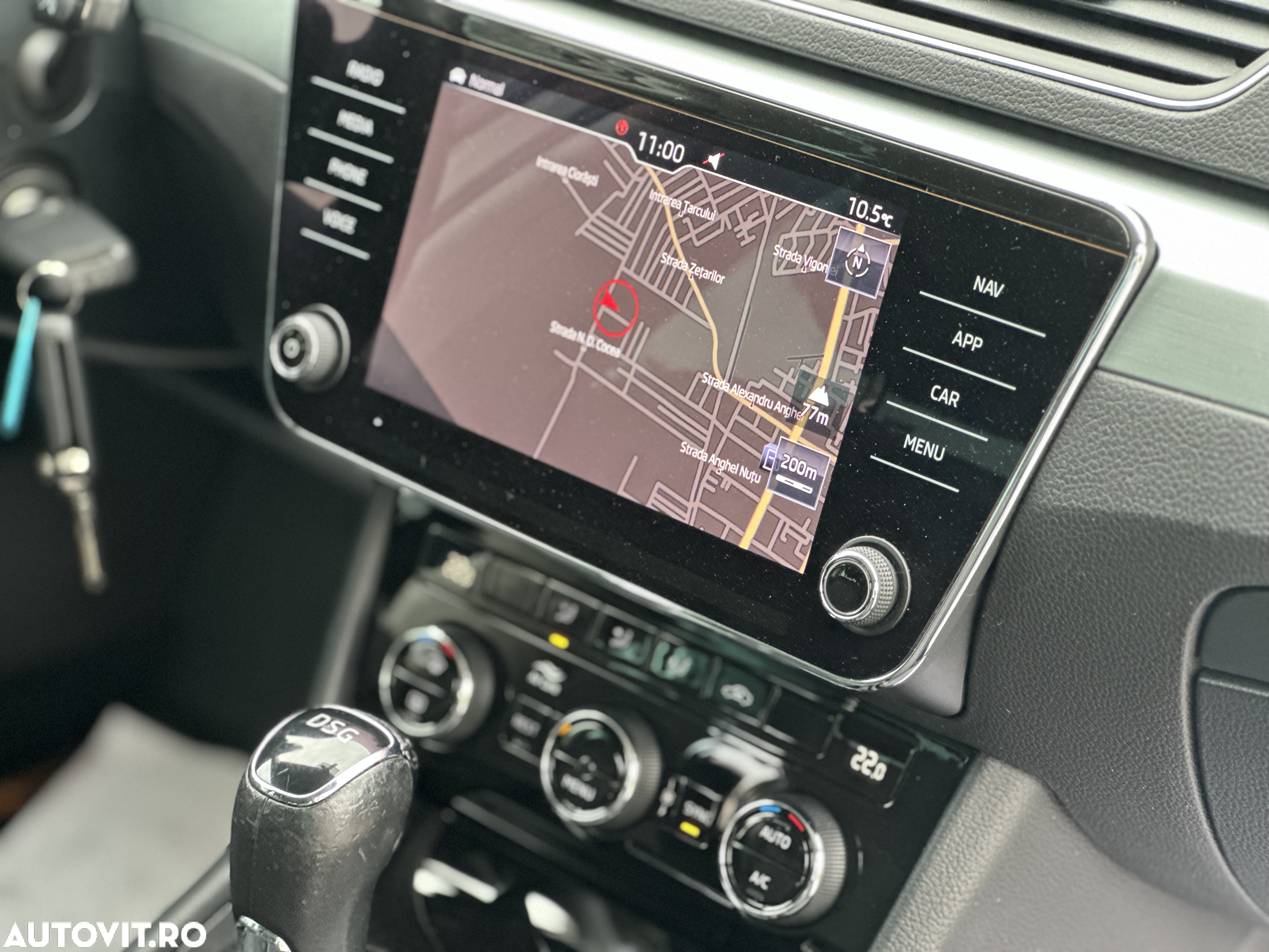 Skoda Superb Combi 2.0 TDI DSG Ambition - 13