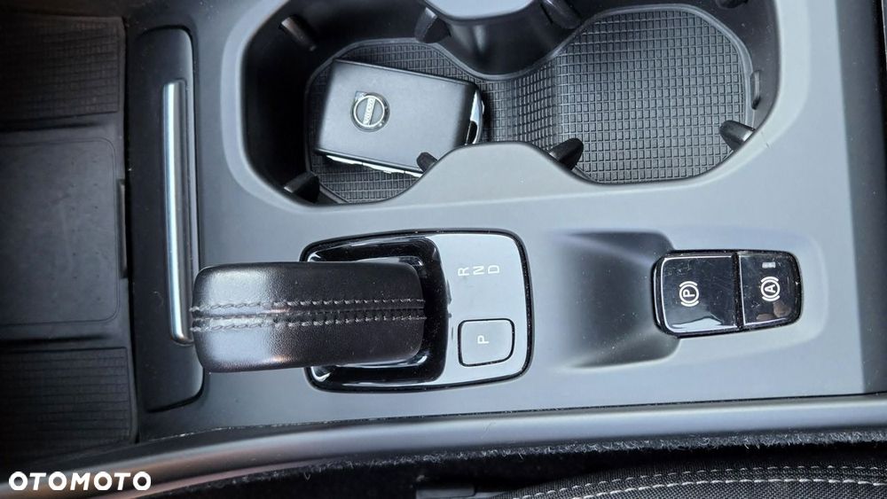 Volvo XC 40 T3 Geartronic Momentum Pro - 33