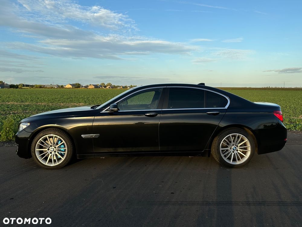 BMW Seria 7 750i xDrive Edition Exclusive - 7
