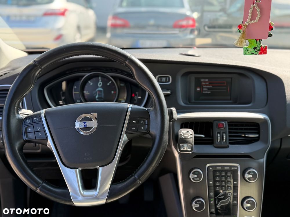 Volvo V40 D2 R Design - 9