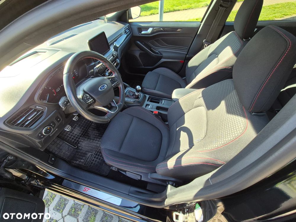Ford Focus 1.5 EcoBoost ST-Line - 14