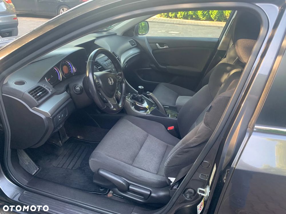 Honda Accord 2.0 Executive - 17