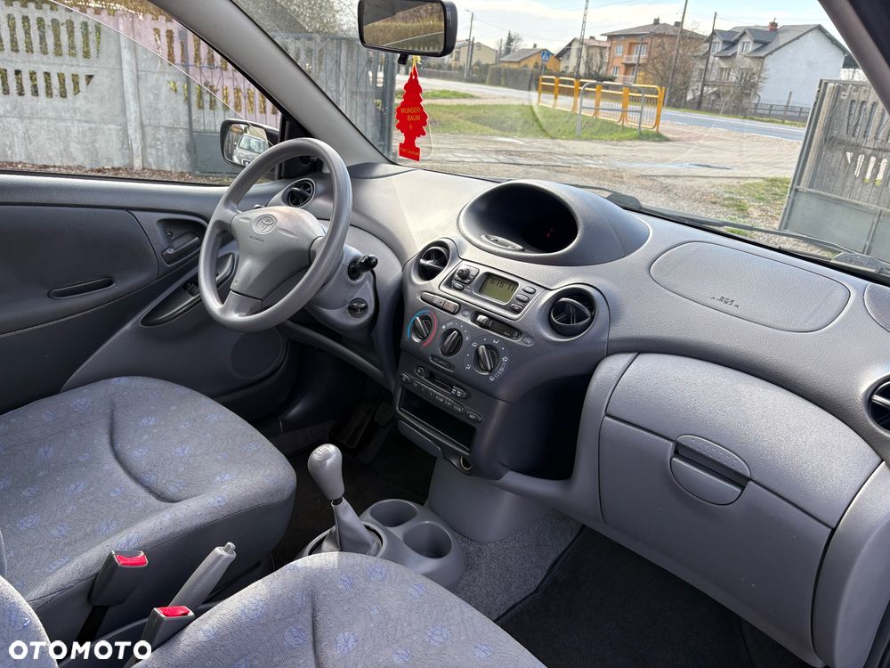 Toyota Yaris 1.0 Base - 27
