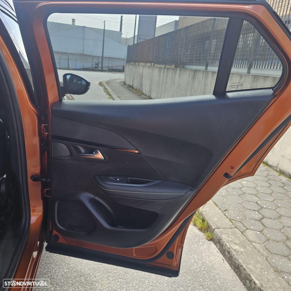 Peugeot e-2008 50 kWh GT - 13