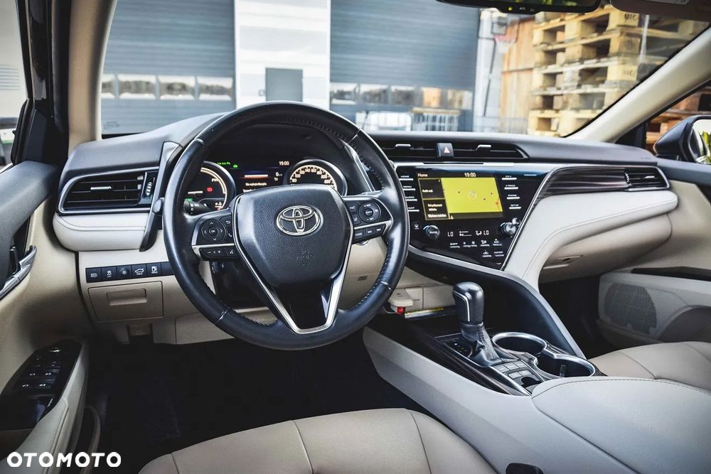 Toyota Camry 2.5 Hybrid Executive CVT - 25