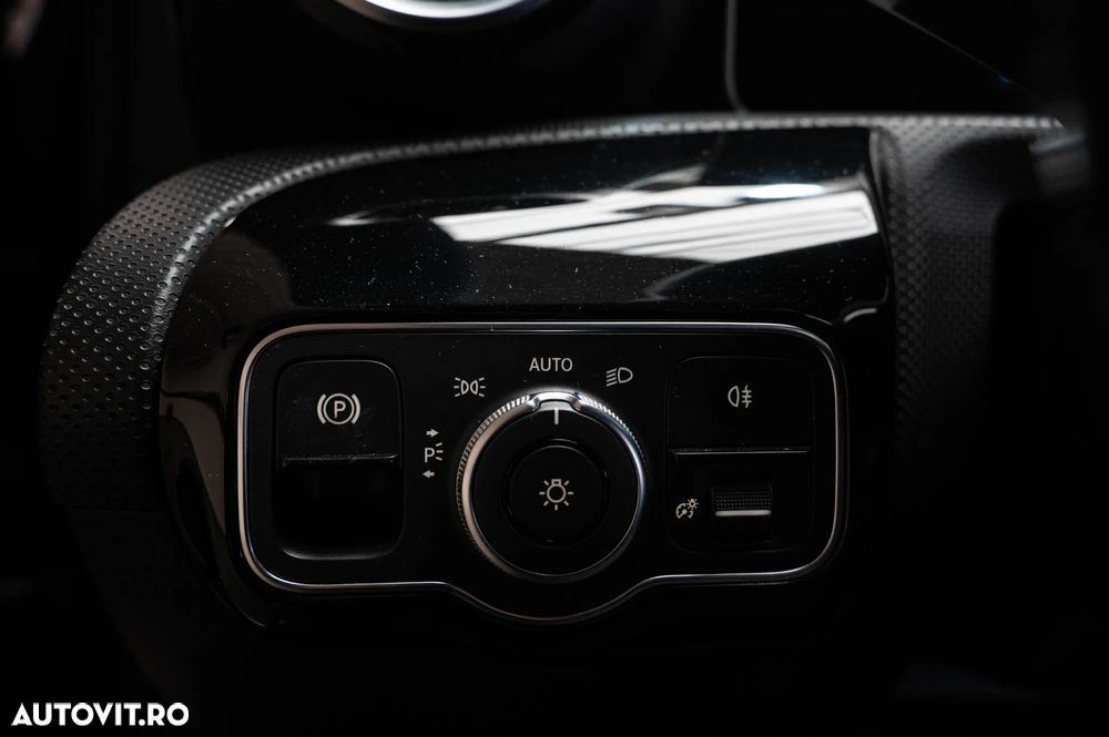 Mercedes-Benz A 180 d Sedan 7G-DCT AMG Line - 25