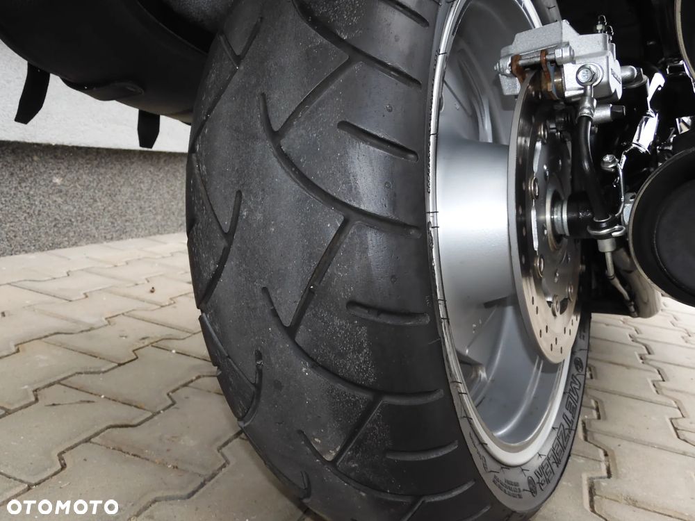 Suzuki Intruder - 16