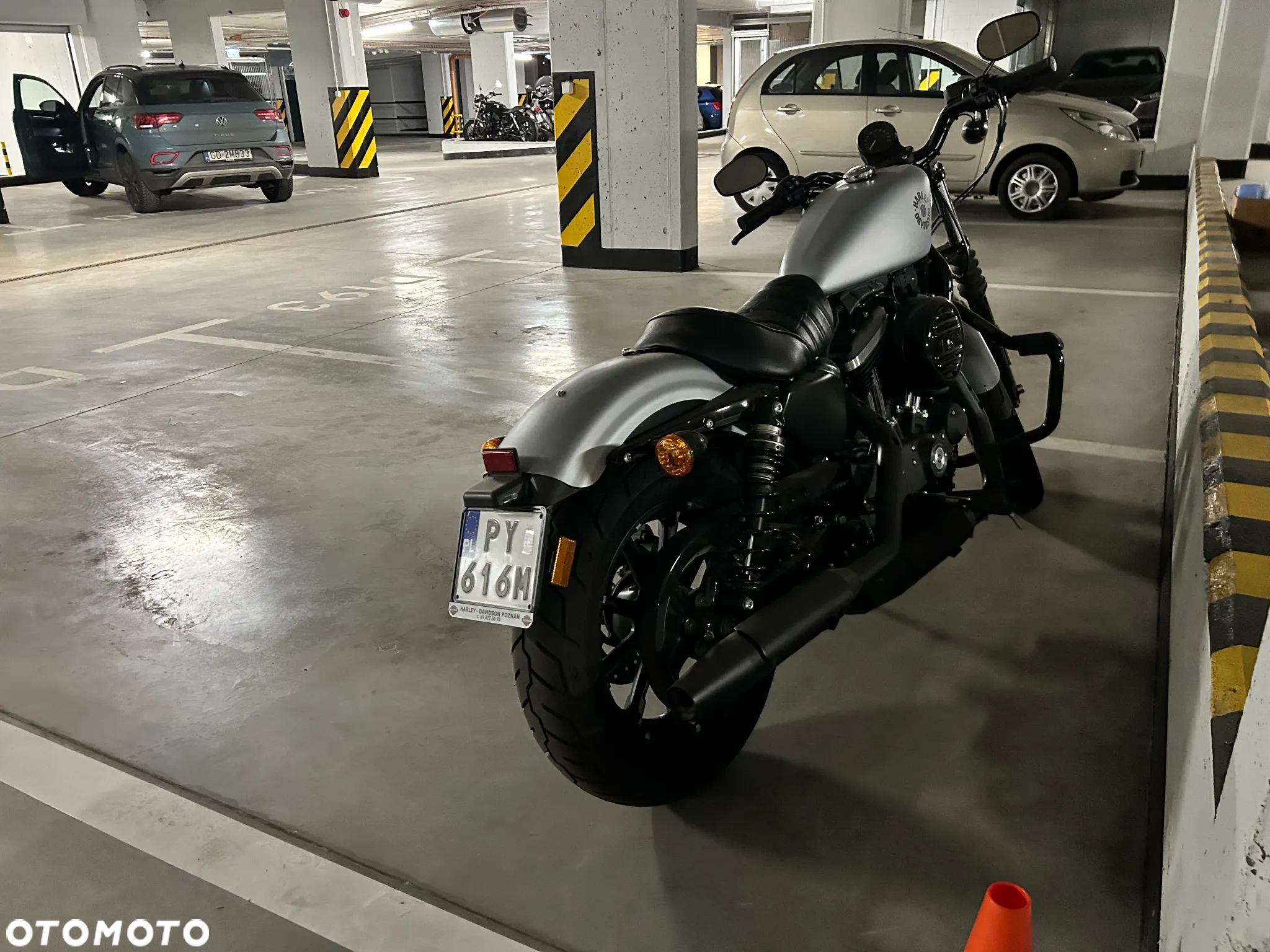 Harley-Davidson Sportster Iron 883 - 10