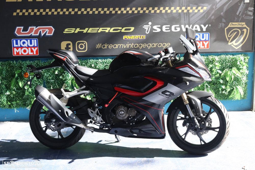 QJ Motor SRK 125R - 1