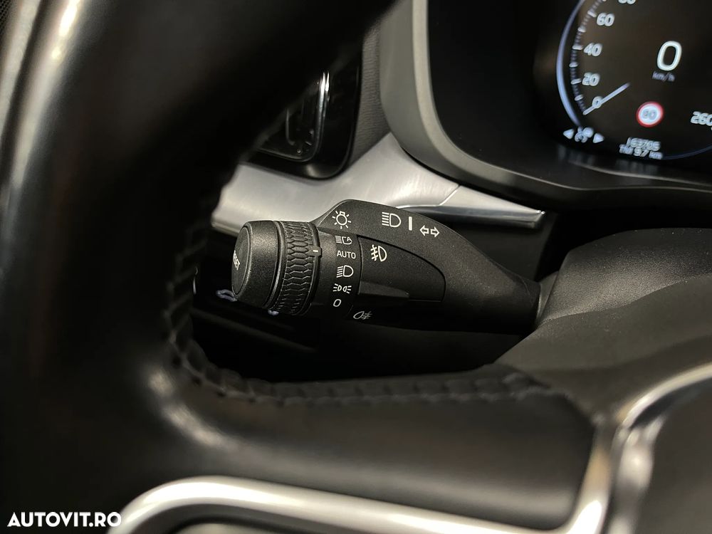 Volvo XC 60 Recharge T6 Twin Engine eAWD R-Design Expression - 27