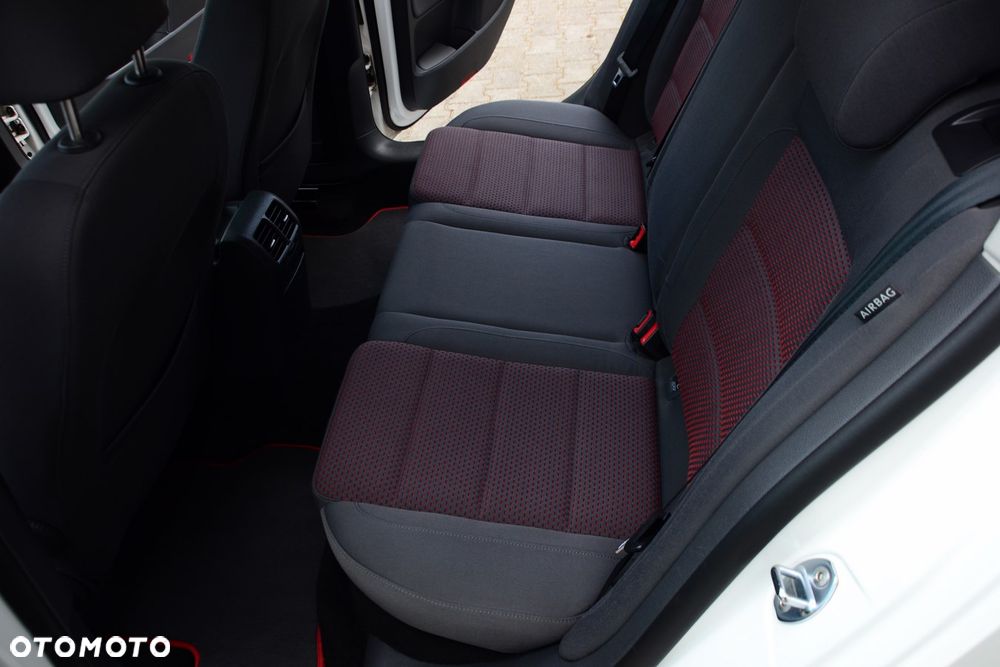 Volkswagen Golf - 24