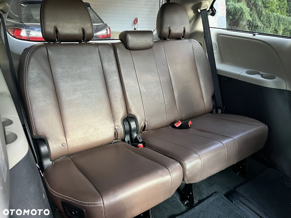 Toyota Sienna - 17
