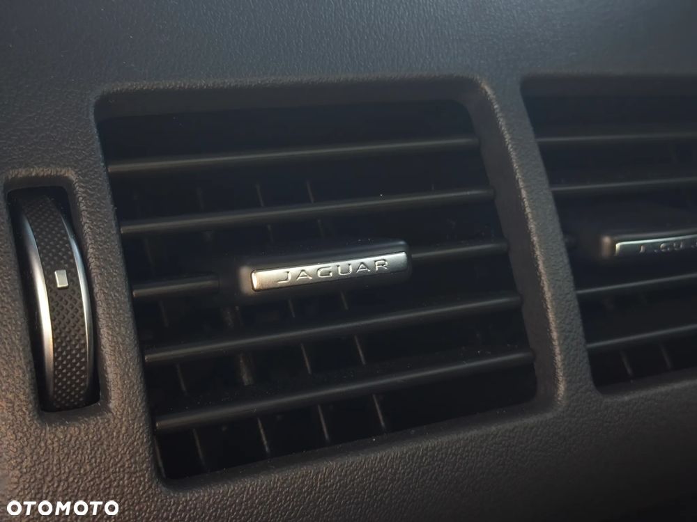 Jaguar XF 2.0 T Prestige - 32