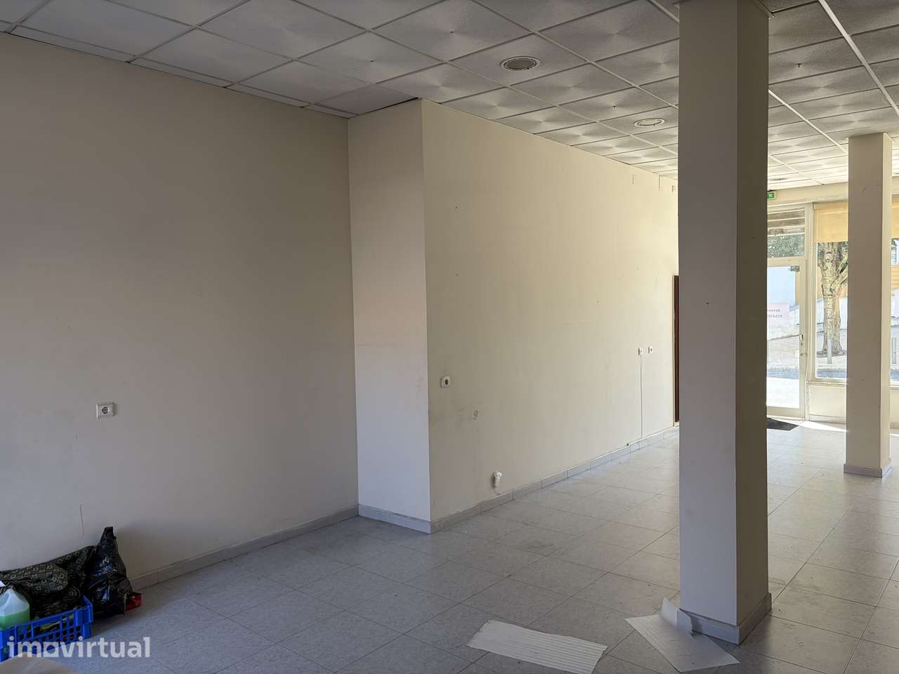 Loja Comercial com 52m² e Saída de Fumos – Queijas (Oeiras) - Grande imagem: 5/10