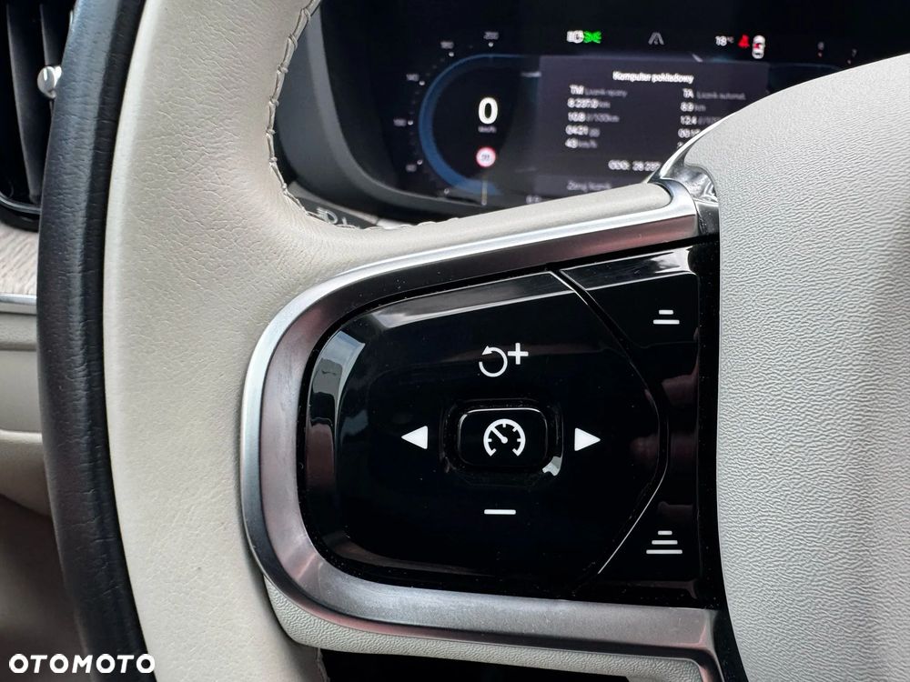 Volvo XC 60 B4 B Plus Dark - 28
