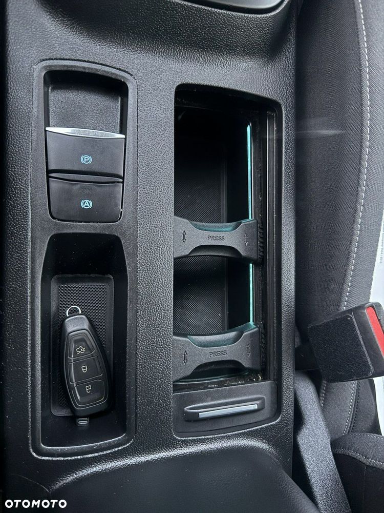 Ford Focus - 36