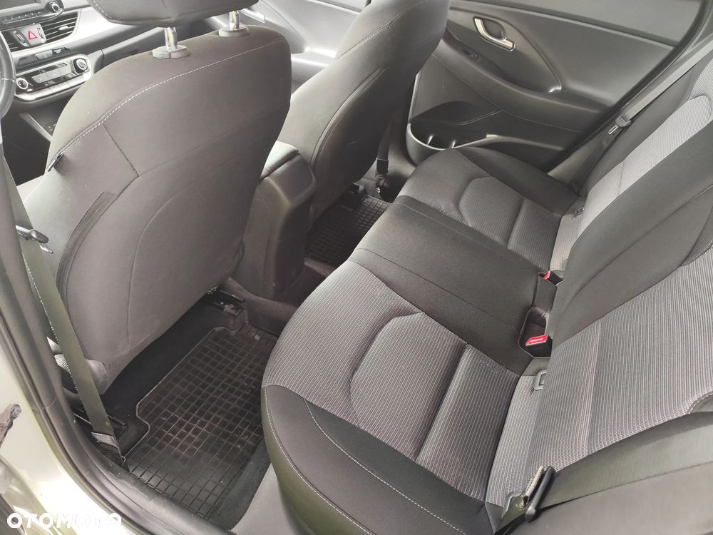 Hyundai i30 1.6 D Classic + - 10
